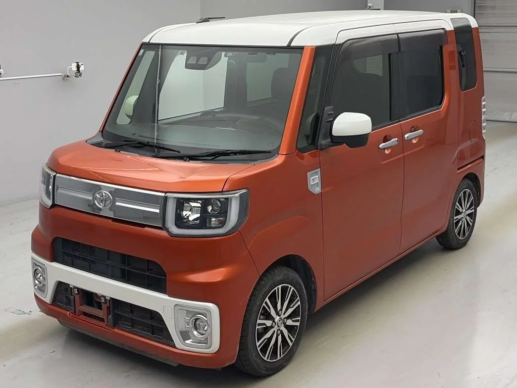 Toyota Pixis Mega LA700A 2019